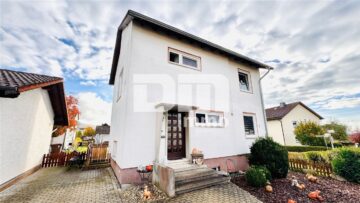 Modernisiertes 1 bis 2 Familienhaus mit Garage, überdachter Terrasse und großem Grundstück 34308 Bad Emstal, Zweifamilienhaus